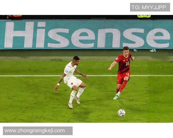 足球明星带球过人的优雅步伐与技巧解析让你领略足球魅力