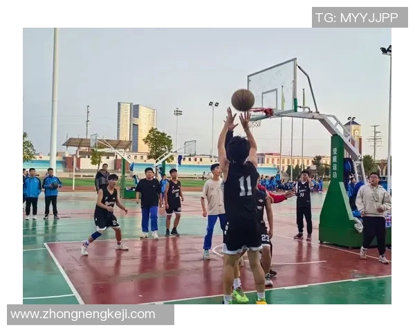 篮球明星CJ高清照片分享展现其赛场风采与个人魅力的精彩瞬间 篮球明星CJ高清照片分享展现其赛场风采与个人魅力的精彩瞬间